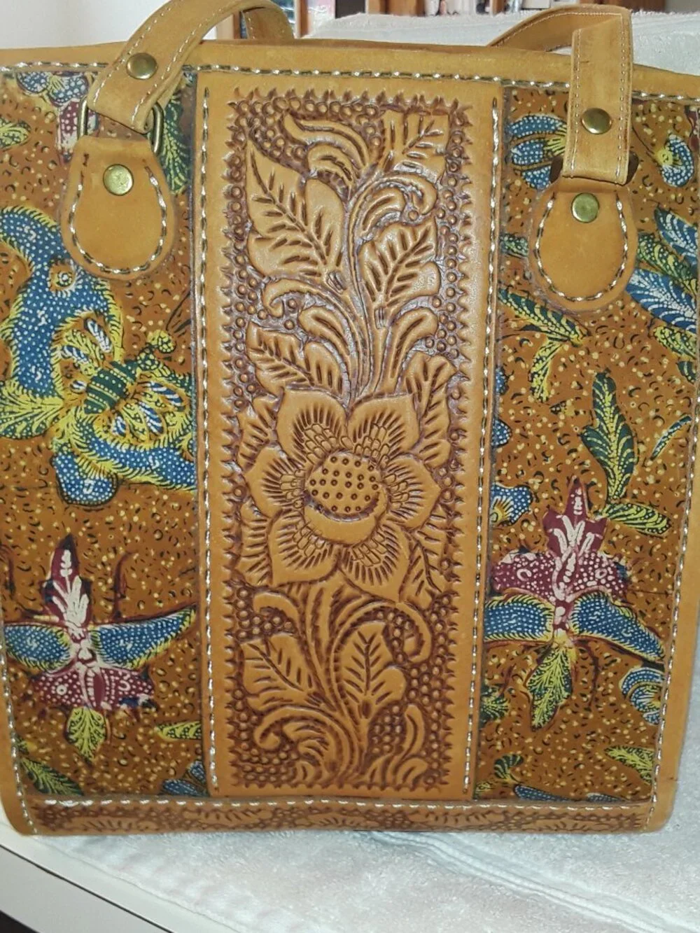 Hand-Tooled Leather Shoulder Bag Hand-Painted Floral Suede Lined Boho Vintage